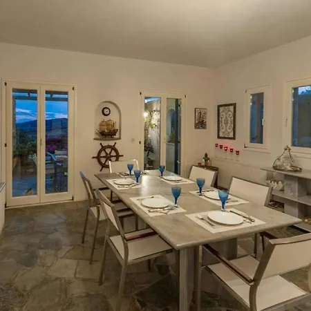 Pure White Seven-bedroom - 16 Guests - Private Pool - Aspro Chorio *