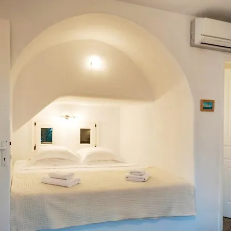 Pure White Seven-bedroom - 16 Guests - Private Pool - Aspro Chorio *