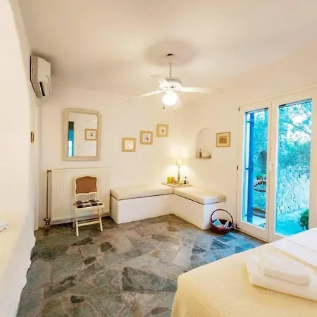 Pure White Seven-bedroom - 4,736 Sq Ft Or 440sqm - Sleeps Up To 16 Вилла