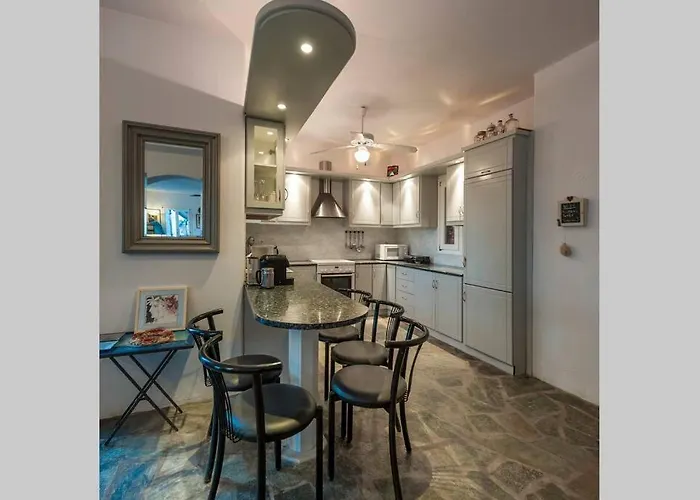 Pure White Seven-bedroom - 4,736 Sq Ft Or 440sqm - Sleeps Up To 16 别墅