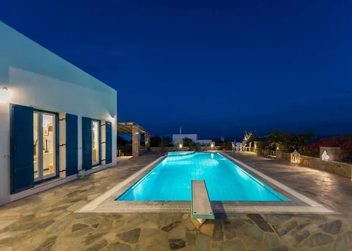 Pure White Seven-bedroom - 4,736 Sq Ft Or 440sqm - Sleeps Up To 16 *