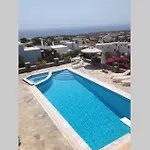 Villa Pure White Seven-bedroom - 4,736 Sq Ft Or 440sqm - Sleeps Up To 16 *
