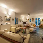 Pure White Seven-bedroom - 4,736 Sq Ft Or 440sqm - Sleeps Up To 16 Villa *