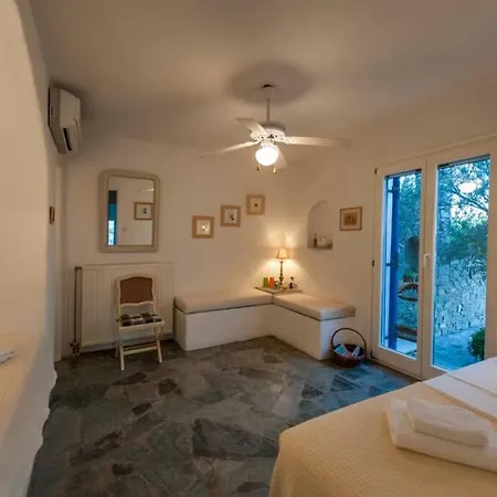 Pure White Seven-bedroom - 4,736 Sq Ft Or 440sqm - Sleeps Up To 16