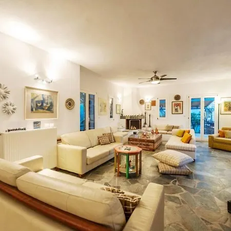 Vila Pure White Seven-bedroom - 4,736 Sq Ft Or 440sqm - Sleeps Up To 16