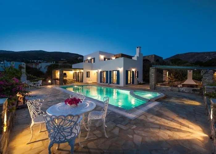 Pure White Seven-bedroom - 4,736 Sq Ft Or 440sqm - Sleeps Up To 16