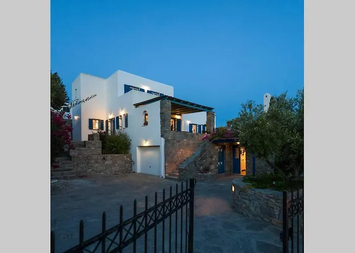 Pure White Seven-bedroom - 4,736 Sq Ft Or 440sqm - Sleeps Up To 16 Drios