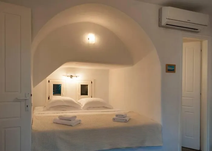 Villa Pure White Seven-bedroom - 4,736 Sq Ft Or 440sqm - Sleeps Up To 16 *