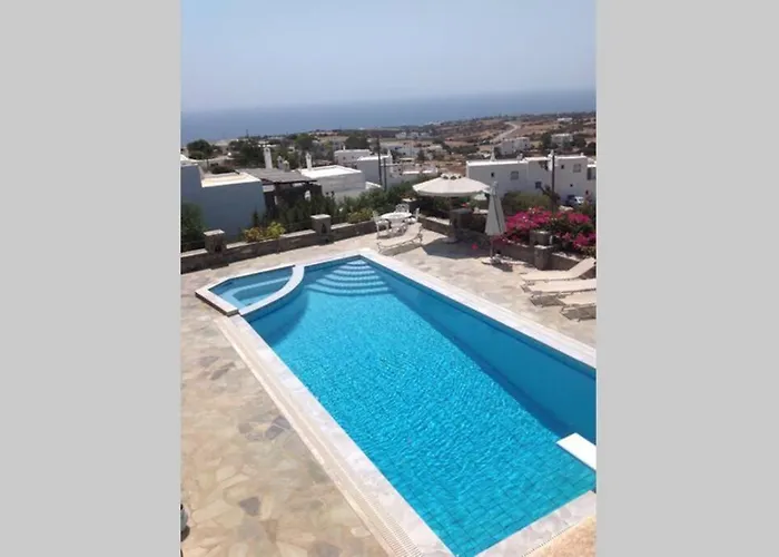 Villa Pure White Seven-bedroom - 4,736 Sq Ft Or 440sqm - Sleeps Up To 16 *