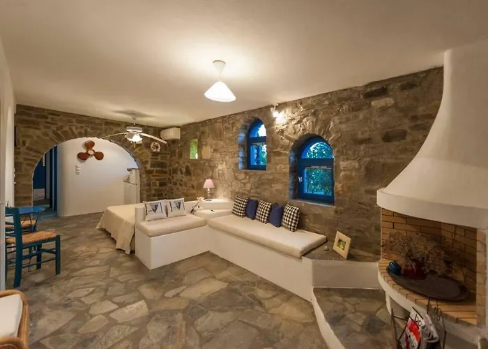 Villa Pure White Seven-bedroom - 4,736 Sq Ft Or 440sqm - Sleeps Up To 16 Drios