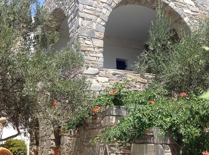 Villa Pure White Seven-bedroom - 4,736 Sq Ft Or 440sqm - Sleeps Up To 16 *