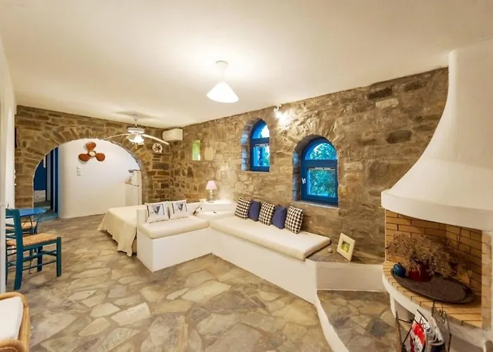 Villa Pure White Seven-bedroom - 4,736 Sq Ft Or 440sqm - Sleeps Up To 16